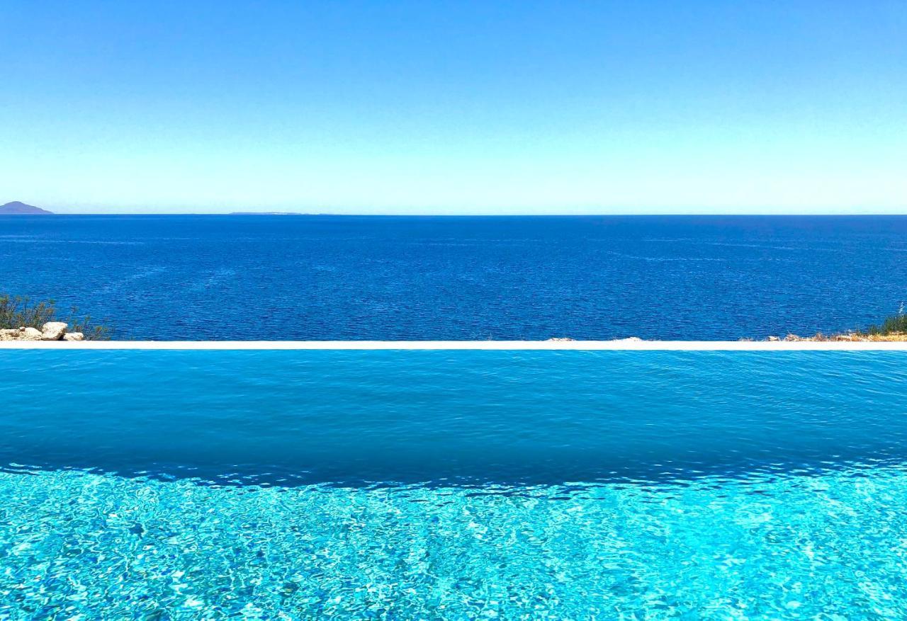 Kuro Beach House - Oceanfront Luxury & 25M Pool Achlia ภายนอก รูปภาพ