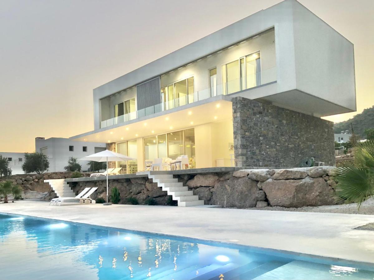 Kuro Beach House - Oceanfront Luxury & 25M Pool Achlia ภายนอก รูปภาพ