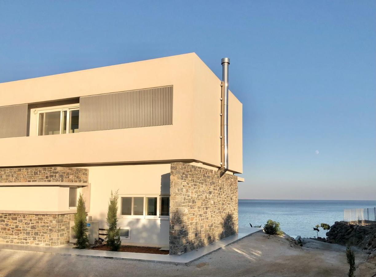 Kuro Beach House - Oceanfront Luxury & 25M Pool Achlia ภายนอก รูปภาพ