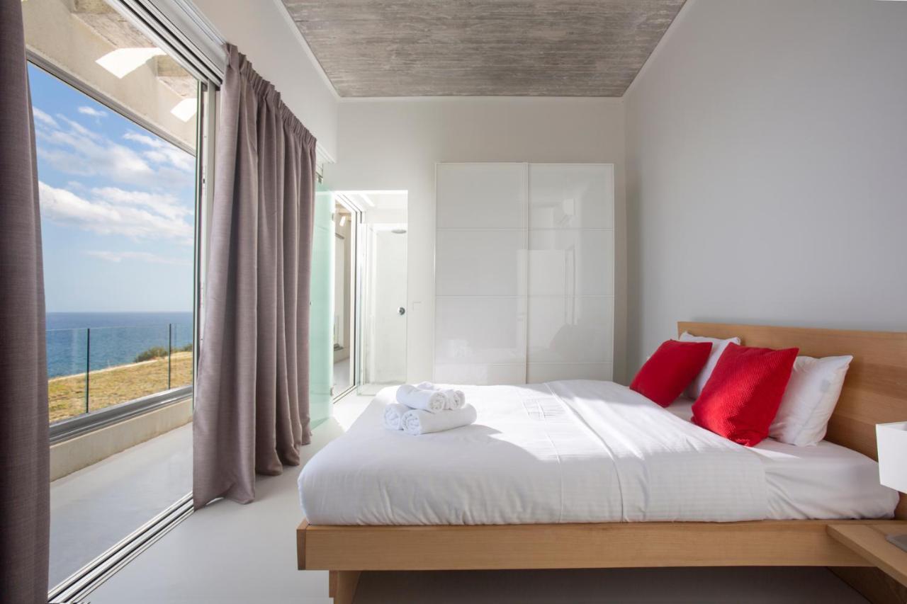 Kuro Beach House - Oceanfront Luxury & 25M Pool Achlia ภายนอก รูปภาพ