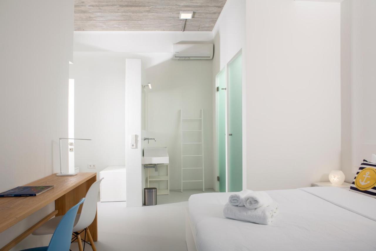 Kuro Beach House - Oceanfront Luxury & 25M Pool Achlia ภายนอก รูปภาพ